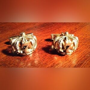 Swank Seagrams 7 crown gold cuff links and tie bar